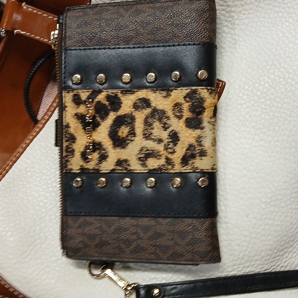 Michael Kors Jet Set Double-Zip Wristlet measurement 7.25"W X 4'H X 1.5"